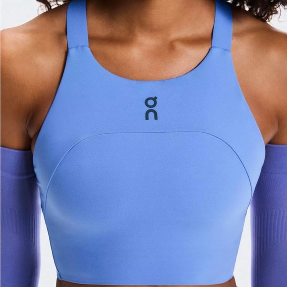 NWT On Women's Performance Crop Top